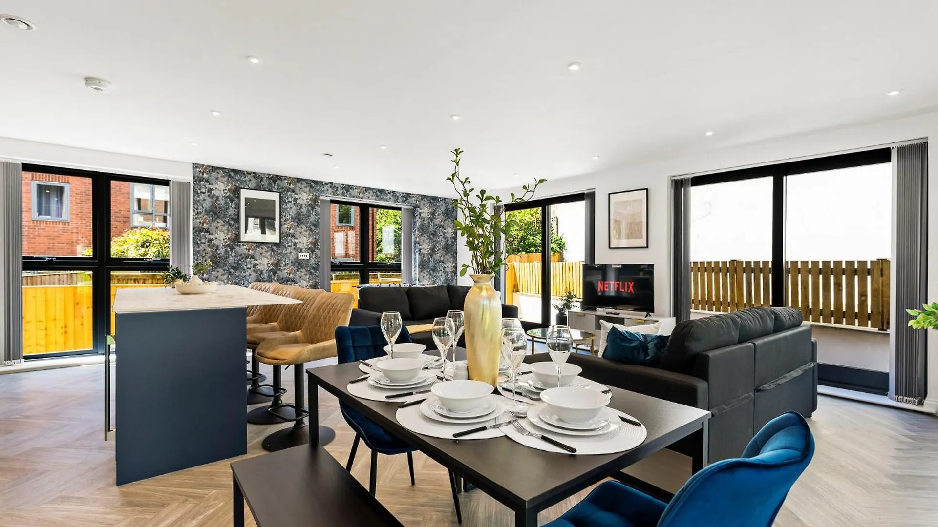 Stunning Spacious Leeds Apartment - Parking