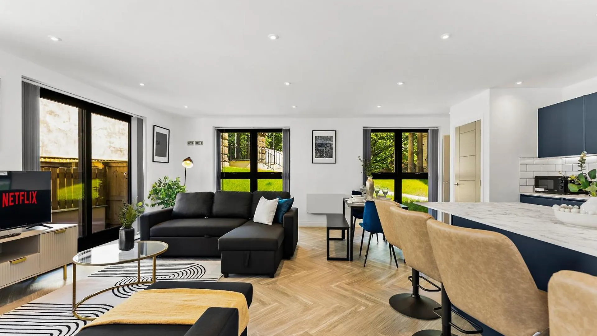 Stunning Spacious Leeds Apartment - Parking