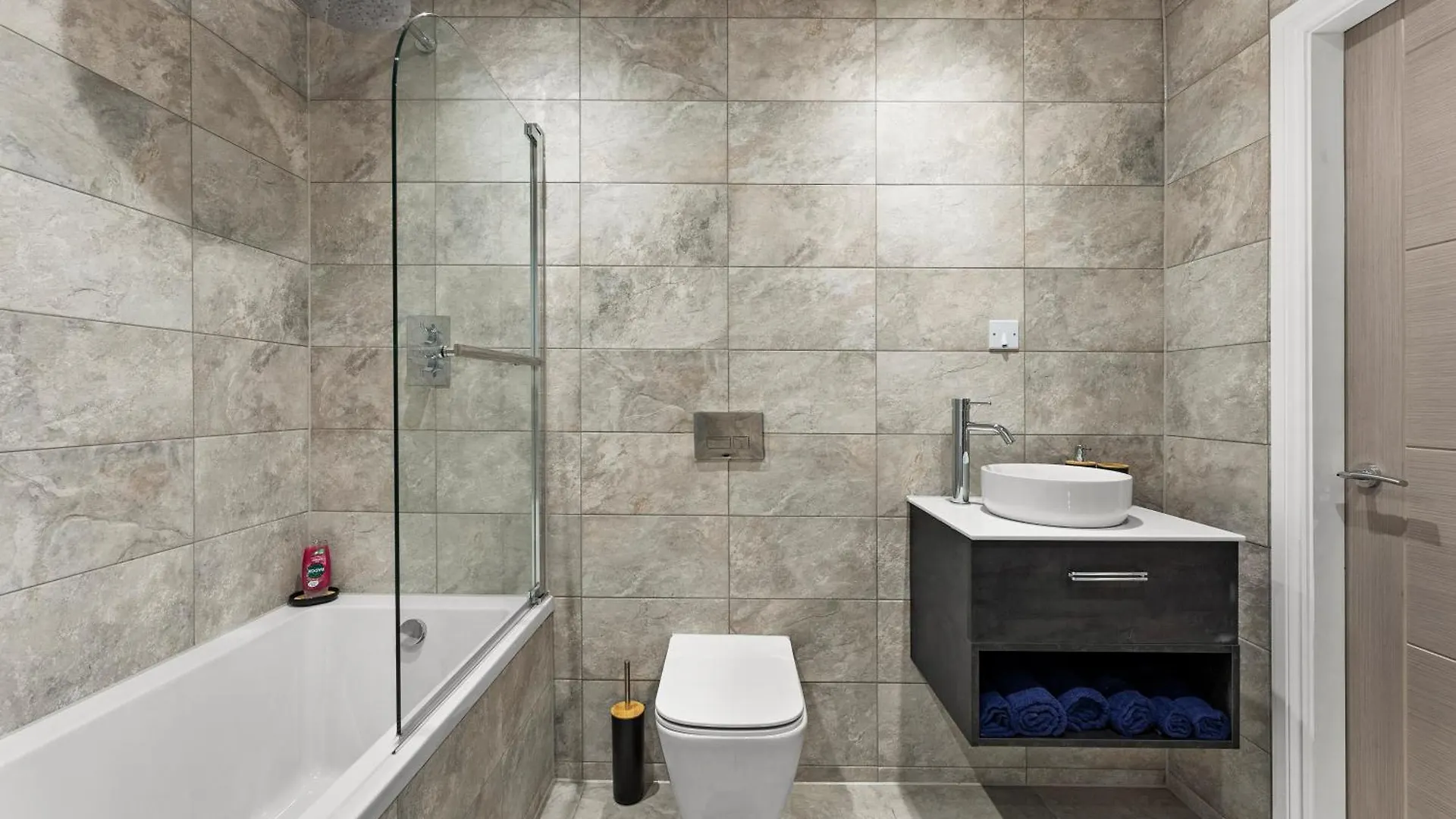 Stunning Spacious Leeds Apartment - Parking  Leeds (West Yorkshire)