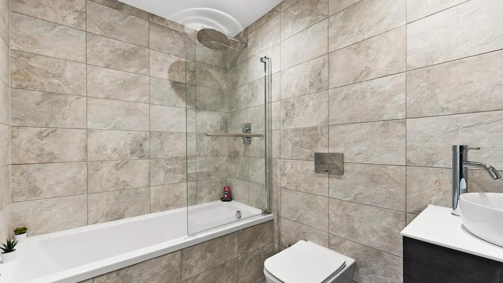 Stunning Spacious Leeds Apartment - Parking 0*, Leeds (West Yorkshire) United Kingdom