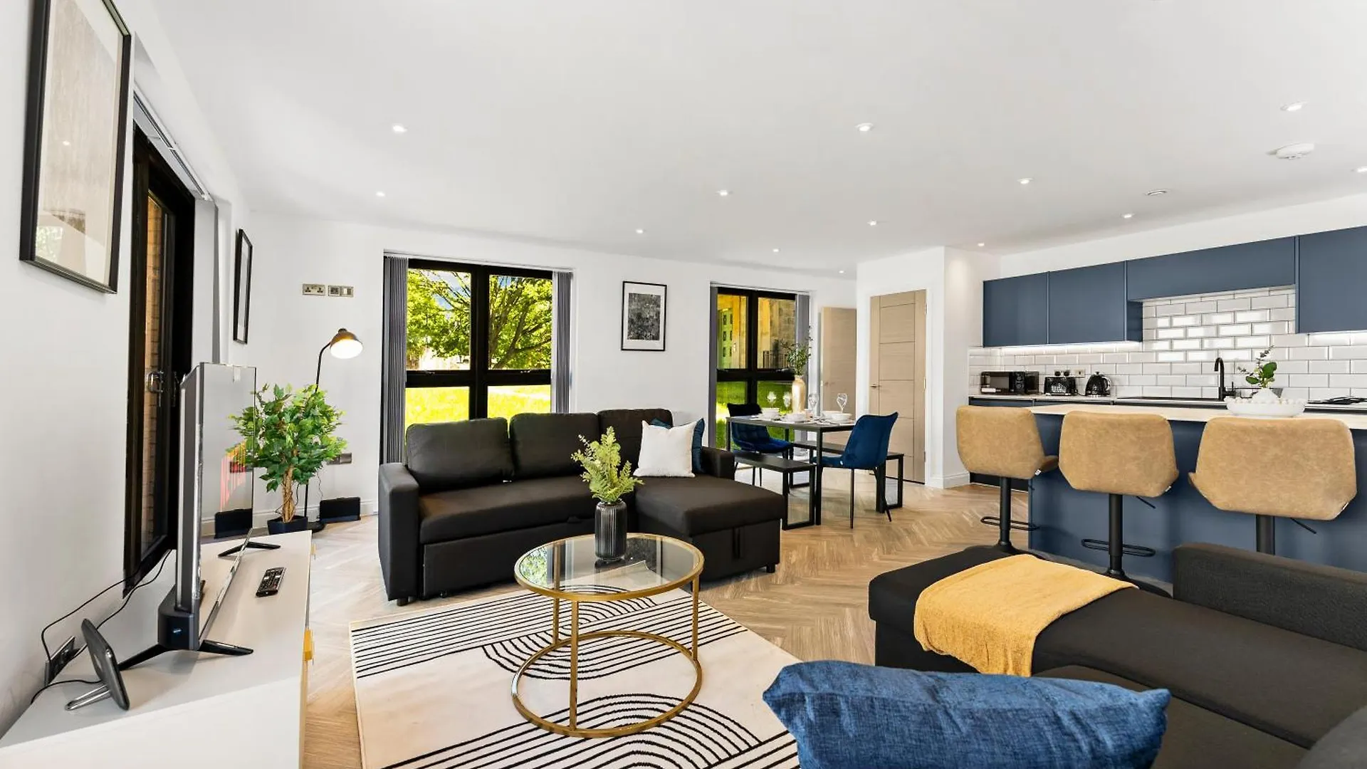 Stunning Spacious Leeds Apartment - Parking