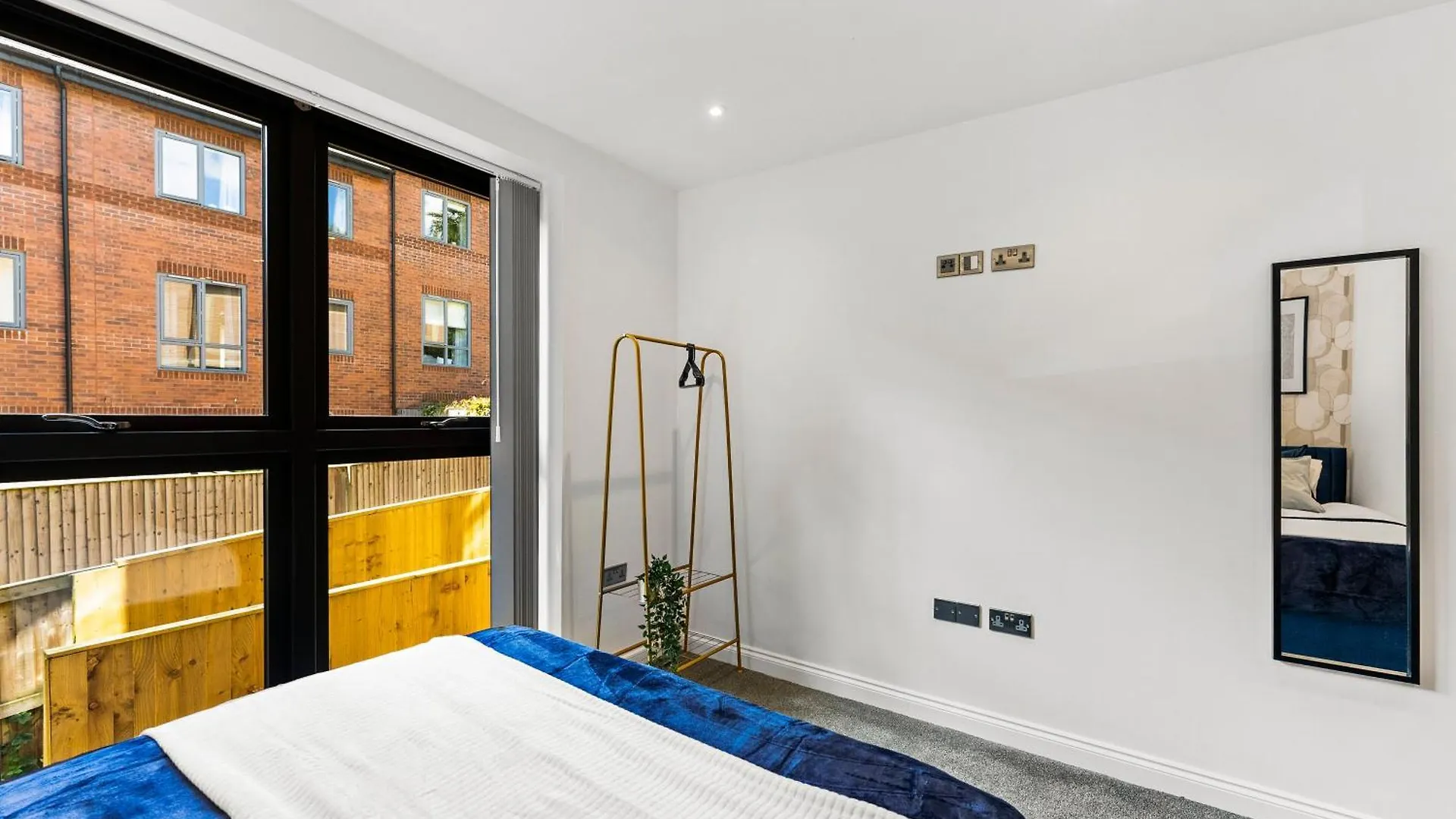 Stunning Spacious Leeds Apartment - Parking