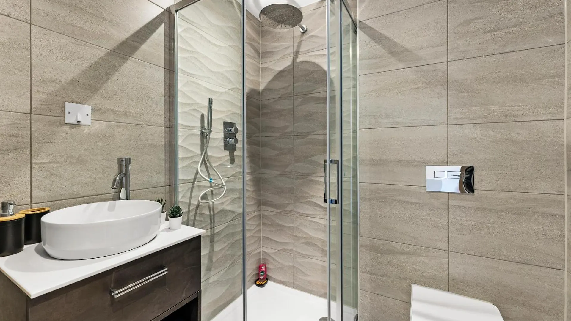 Stunning Spacious Leeds Apartment - Parking Leeds (West Yorkshire)