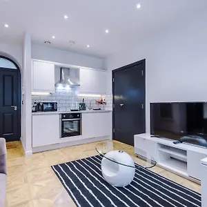 53 The Calls Apartment